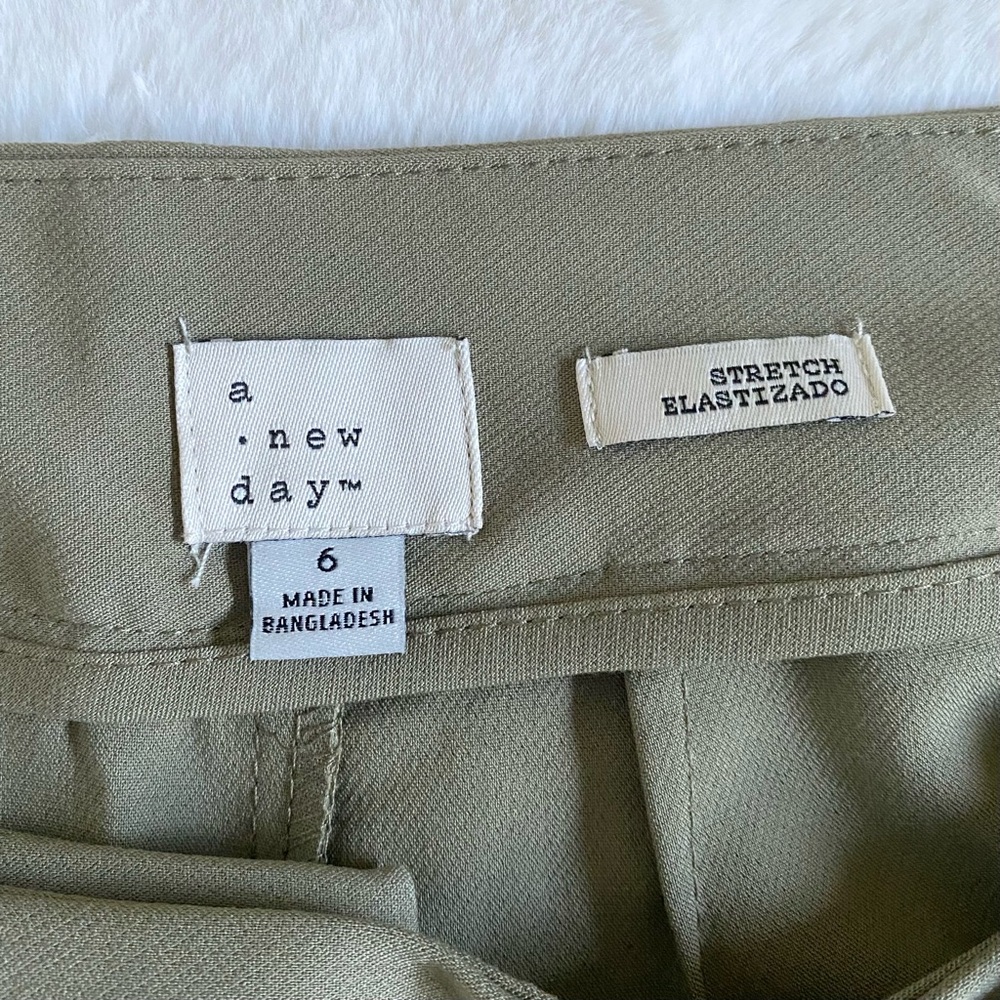 Women’s High-Waisted Pleated Olive Green Shorts - Picture 3 of 7